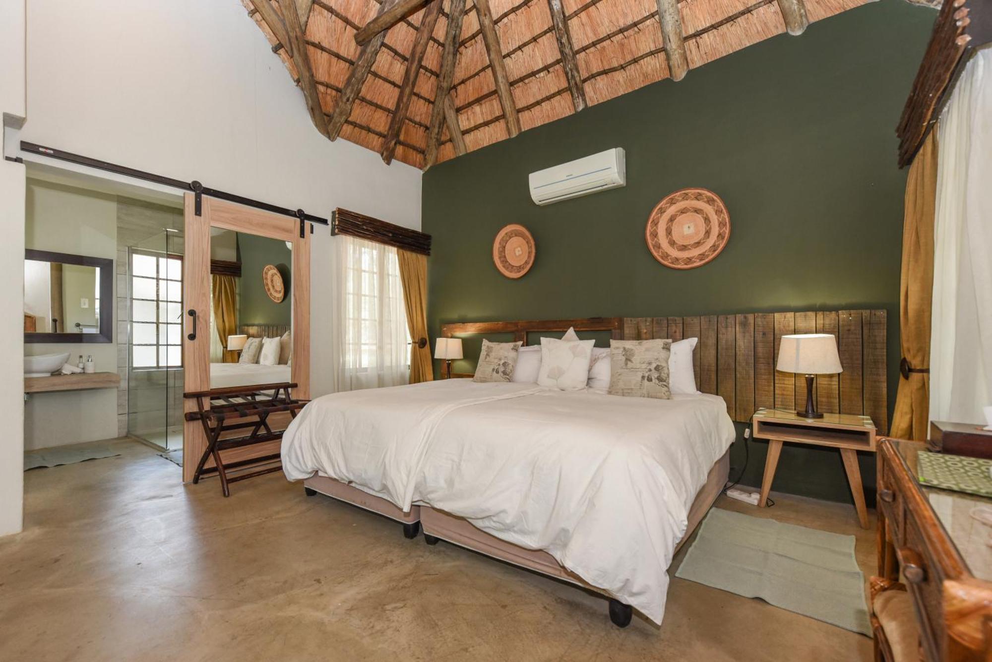Mziki Safari Lodge Vaaldam Номер фото