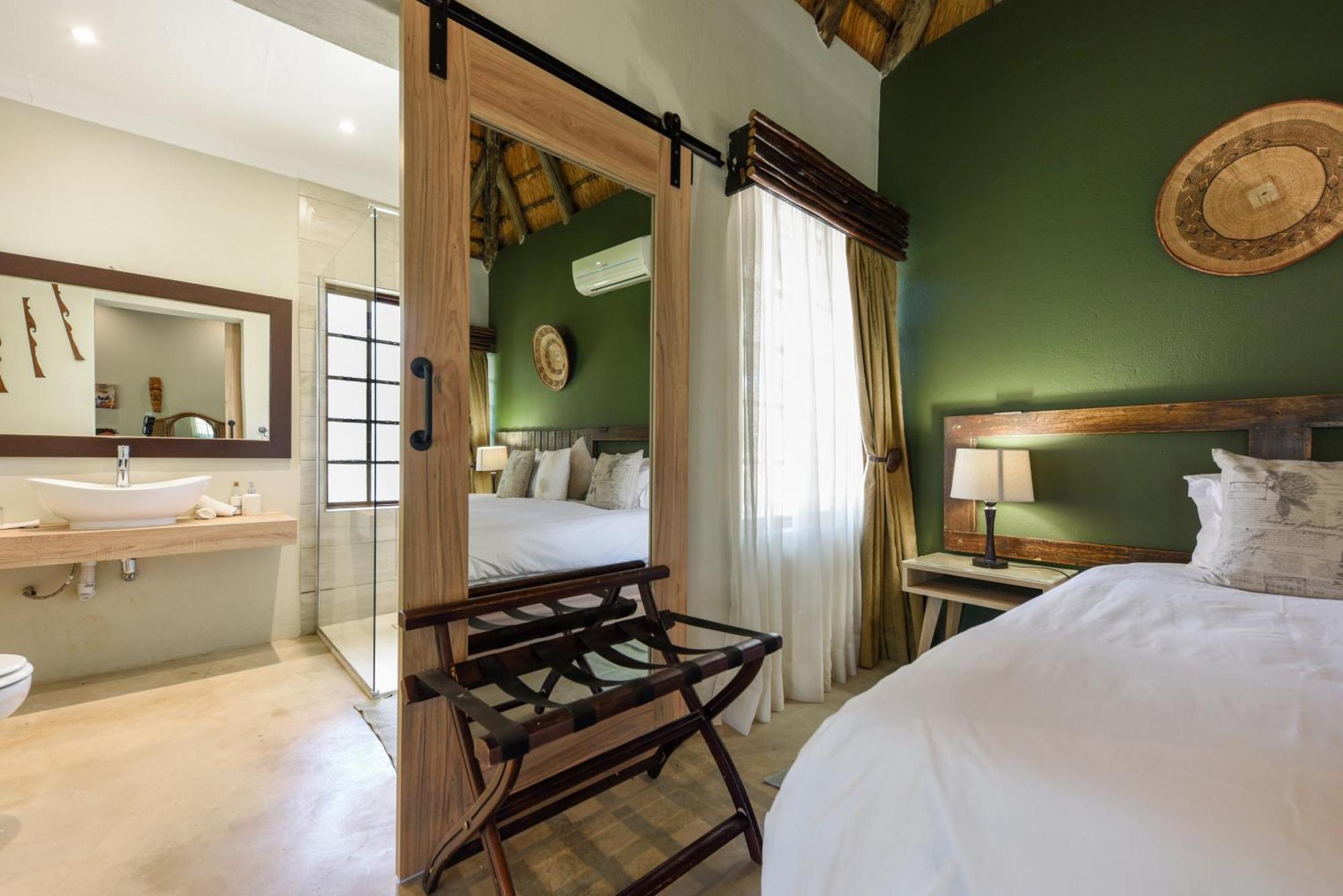 Mziki Safari Lodge Vaaldam Номер фото